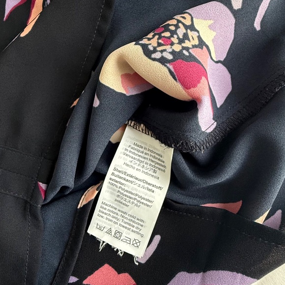 J. Crew Navy Blue Floral V Neck Pull Over Blouse - Picture 9 of 9